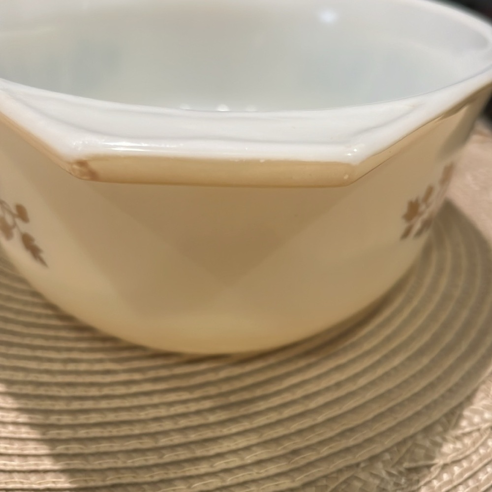 Pyrex Golden Acorn Casserole Dish and Lid - Picture 4 of 11